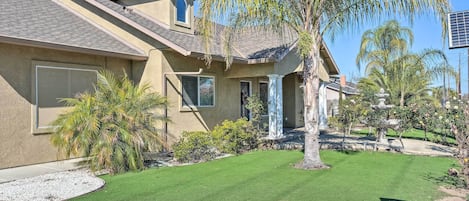 Manteca Vacation Rental | 4BR | 3BA | 2,549 Sq Ft | Steps Required