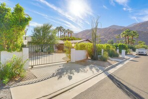 Single-Story House | Mountain Views | 1 Mi to Agua Caliente Casino