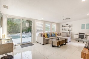 Den | Smart TV | Free WiFi | Board Games