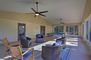 Screened 2nd-Floor Patio | Ping Pong Table | Cushioned Seating