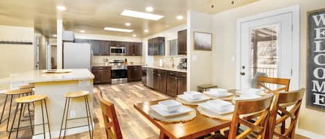 Fully equiped open concept kitchen and dining area with adjacent living area.