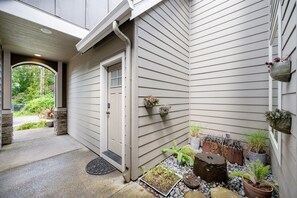 Main Entryway: enjoy your privacy with a separate casita entrance