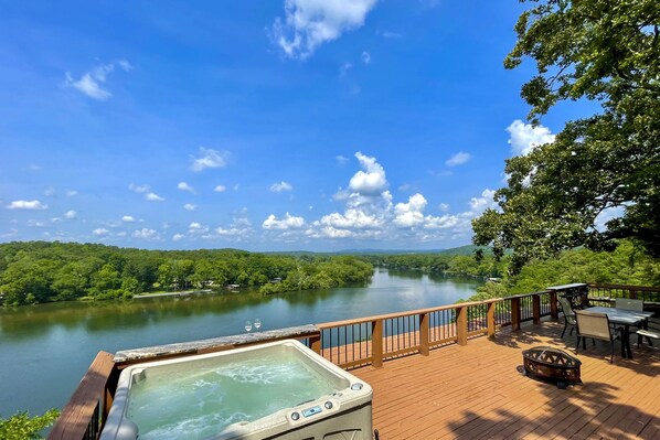 Hot Springs Vacation Rental | 3BR | 2.5BA | Stairs Required | 1,722 Sq Ft