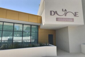 Entrance / Reception