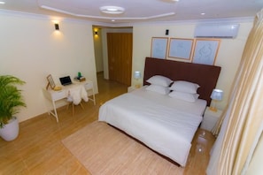 MASTERS BEDROOM 2