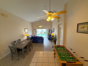 Spielezimmer