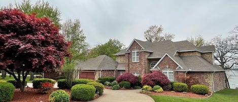 Luxury brick home I. quiet neighborhood end of the point beautiful view. 