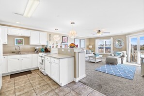 Kitchen & Living