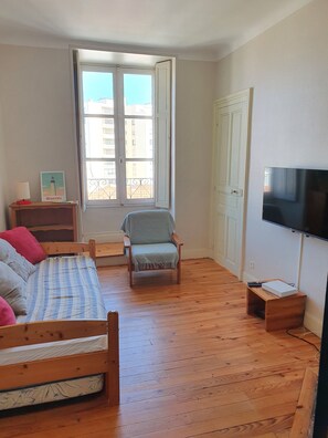 chambre 3. lit gigogne (2 lit en 90)