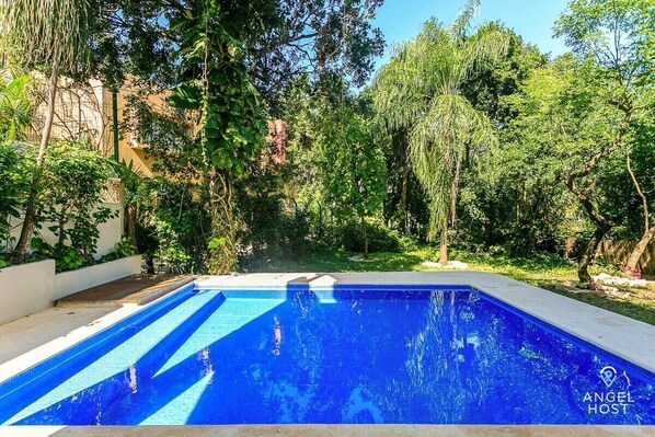 The private pool to enjoy a refreshing dip anytime