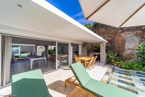 Kitchen & Dining Area