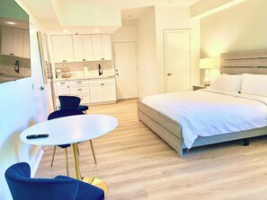 King size bed, clean linens. Smart Flat Screen Tv. Sitting area for dining and can be used as workspace. Fully stocked kitchenette with glasses, plates, and cutlery