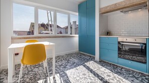 An inviting sun filled kitchen.
#naturallight #kitchen #portugal #pt #lisbon
