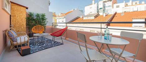 A fantastic terrace with a sitting area #lovely #terrace #fresh #sunny #lisbon