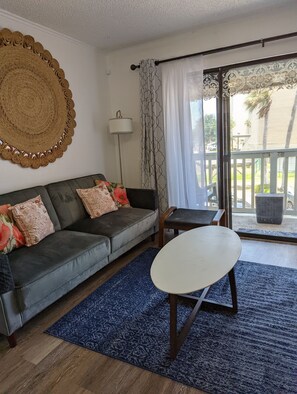  Living room area