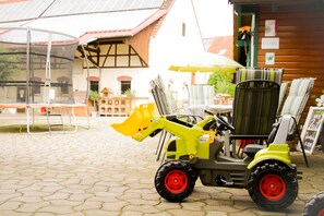 Gruppenferienwohnung "Dorfglück", 180qm, Garten, Balkon, 3 Schlafzimmer, 1 Mehrbettzimmer, max. 13 Personen-Gruppenferienwohnung "Dorfglück"