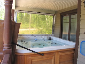 Indoor spa tub