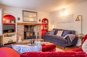 Homestead and Black Cat Barn, Southrepps: Sitting room with wood burning stove