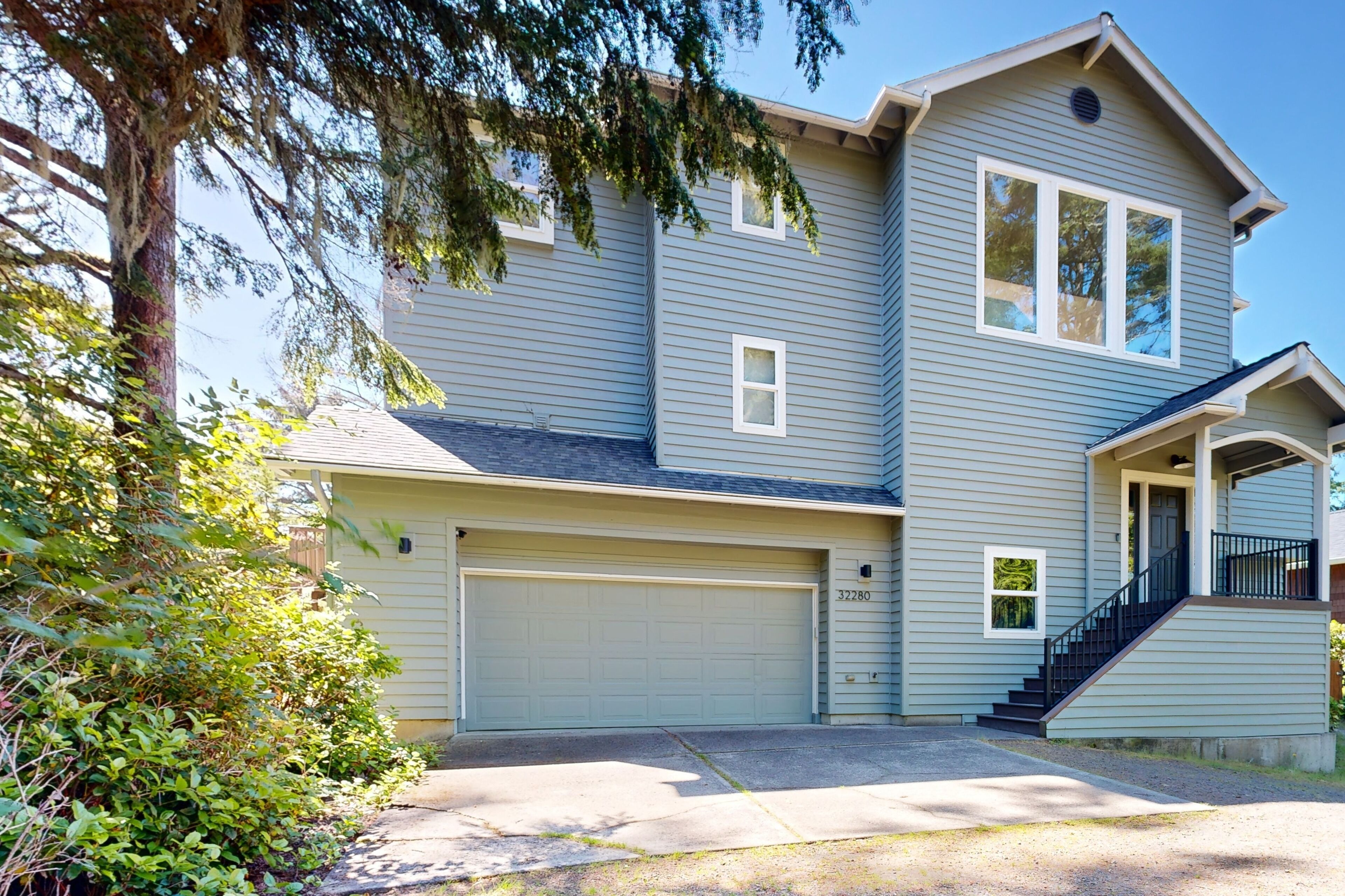 Idyllic Cape retreat with ocean views & private hot tub Idyllic Cape retreat with ocean views & private hot tub