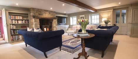 Lanesfoot Farm: Sitting room with comfortable seating