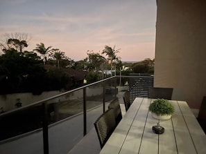Enjoy afternoon drinks whilst soaking up the amazing water breeze & views
