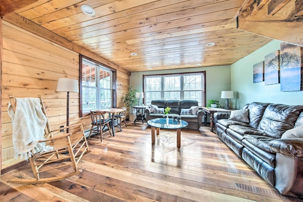 Spartansburg Vacation Rental | 4BR | 2BA | 2,100 Sq Ft | 6 Stairs to Enter
