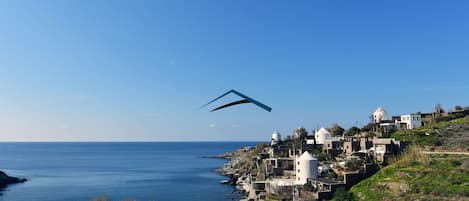 The 280sq meters infinity swimming pool and the amazing sea view.