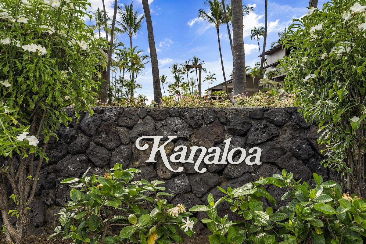 Kanaloa at Kona 1302: Beautiful Condo w/ Community Pools/Spa & Golf Course Views