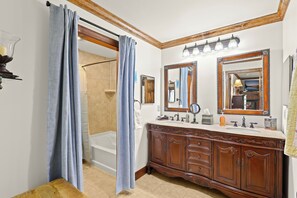 DOWNSTAIRS MASTER WITH DOUBLE VANITY AND TUB SHOWER COMBO
