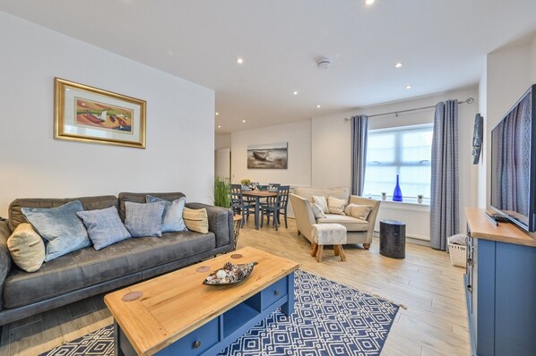 Living Space - The Ellington Court Self Catering Holiday Apartment in Torquay.