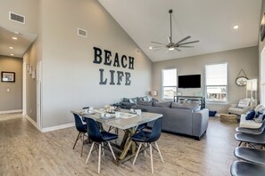 Dinning table for six plus extra chairs for big families.