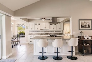 Breakfast Bar/Kitchen