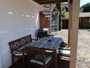Property, Plant, Table, Building, Wood, House, Interior Design, Outdoor Furniture, Tree, Shade