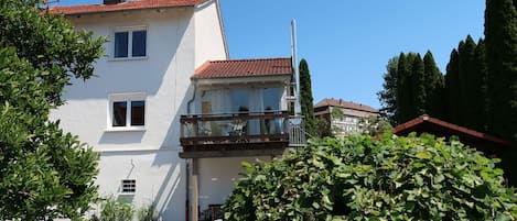 Pflanze, Gebäude, Himmel, Eigentum, Fenster, Licht, Natur, Blatt, Baum, Haus