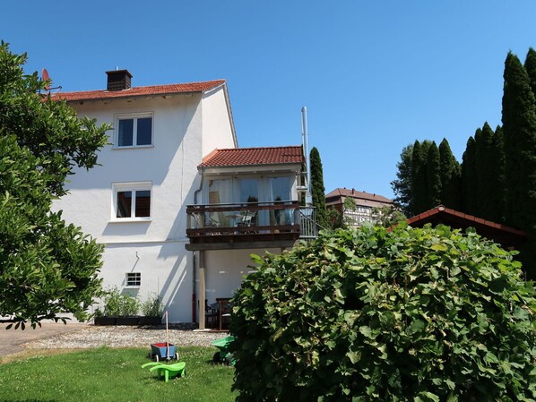 Pflanze, Gebäude, Himmel, Eigentum, Fenster, Licht, Natur, Blatt, Baum, Haus