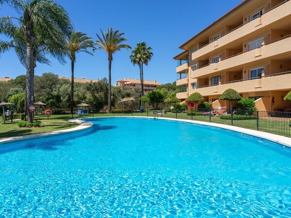 Water, Sky, Property, Plant, Building, Cloud, Swimming Pool, Tree, Residential Area, Grass