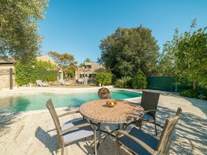 Ciel, L'Eau, Meubles, Propriété, Table, Plante, Bâtiment, Chaise, Paysage Naturel, Mobilier De Jardin