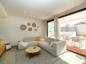 Möbel, Eigentum, Couch, Bilderrahmen, Komfort, Gebäude, Tabelle, Wohnzimmer, Orange, Beleuchtung