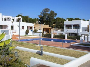 Sky, Plant, Building, Shade, Tree, Urban Design, Window, Residential Area, Leisure, Condominium
