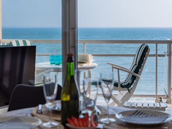 Tableware, Water, Sky, Table, Furniture, Property, Bottle, Chair, Azure, Drinkware