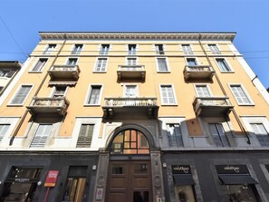 Himmel, Gebäude, Eigentum, Fenster, Eigentumswohnung, Nachbarschaft, Urban Design, Materialeigenschaft, Fassade, Wohngebiet