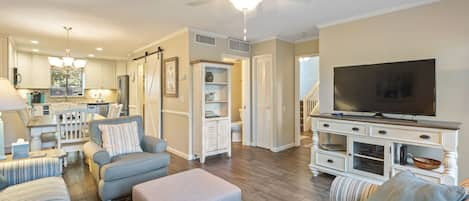 Living Room w/ Flat Screen TV