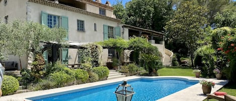 This gorgeous villa close to Valbonne sleeps 14 guests comfortably
