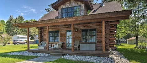 Front of Cabin (Lake side) 