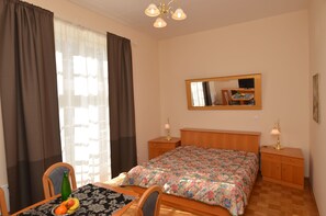 Brightness apartment  with comfortable kingsize bed 