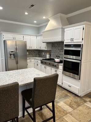 Kitchen includes all major appliances! 