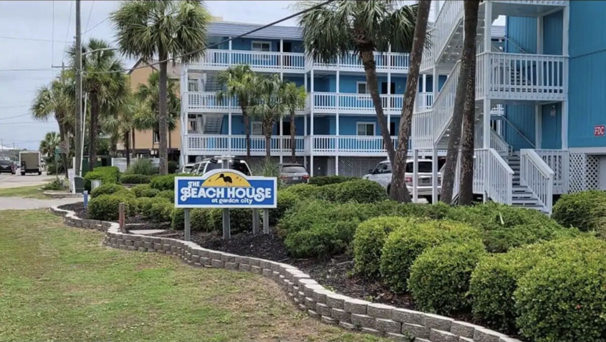 Garden City Beachhouse 214 Cozy Oceanview 2 bd/2 bth a mere 200′ from the ocean