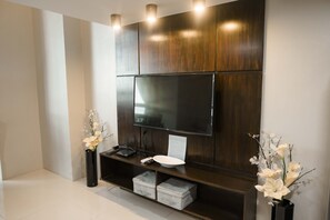 Many entertainment options on the 42" Smart TV, with your streaming services.