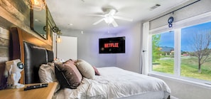Enjoy a beautiful view with a 55" Tv that rotates. King-Size Premium bed!
