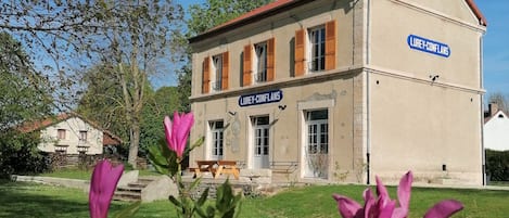 La Gare de Lurey Conflans, gîte et hébergements insolites en Champagne